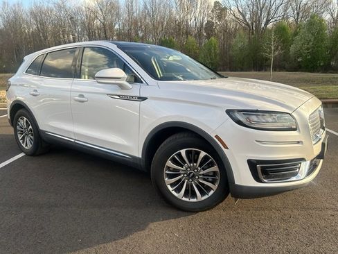 Used 2019 Lincoln Nautilus Select image 2