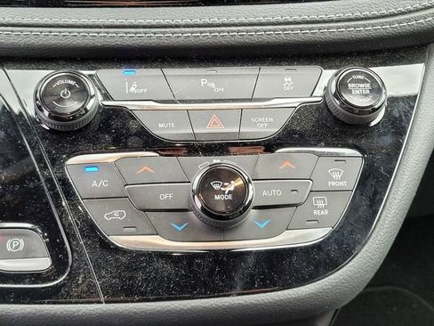 Used 2023 Chrysler Pacifica Touring-L w/ S Appearance Package image 20