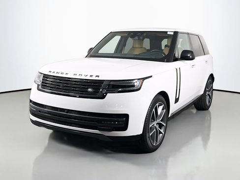 Used 2024 Land Rover Range Rover SE AWD/4WD image 3