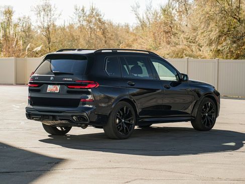 Used 2025 BMW X7 M60i image 5