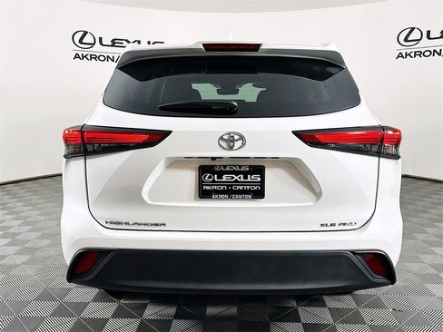 Used 2023 Toyota Highlander XLE image 9