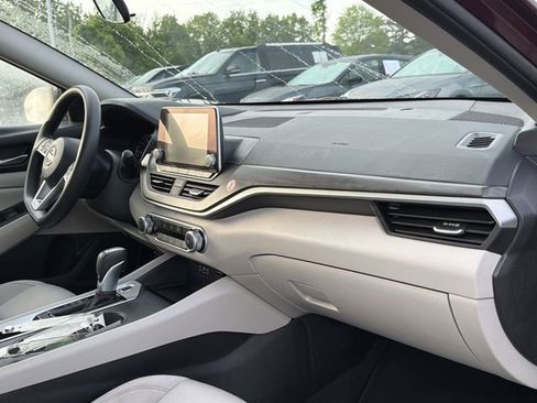 Used 2025 Nissan Altima 2.5 SV image 8