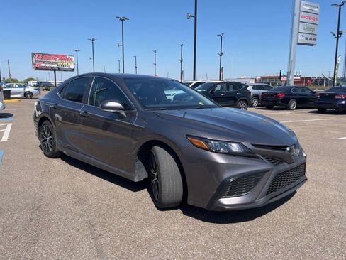 Used 2023 Toyota Camry SE FWD image 7
