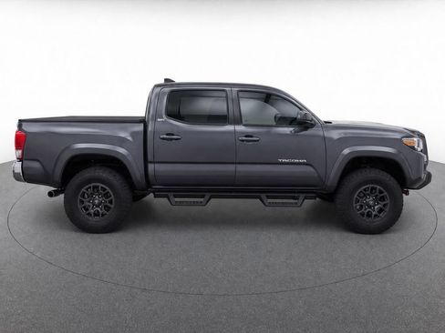 Used 2017 Toyota Tacoma SR5 w/ Tow Package AWD/4WD image 11
