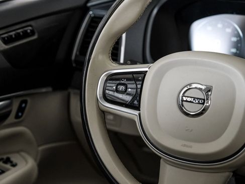 Used 2020 Volvo XC90 T5 Momentum image 16