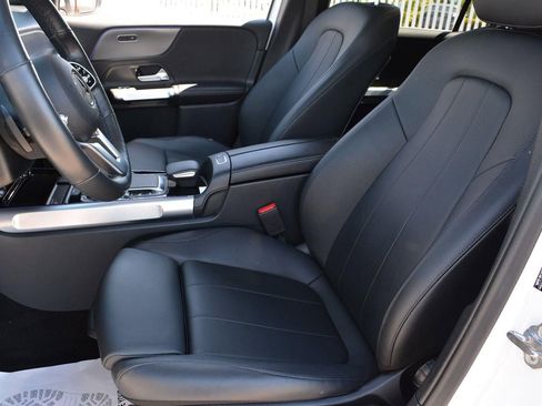 Used 2022 Mercedes-Benz GLB 250 4MATIC image 7