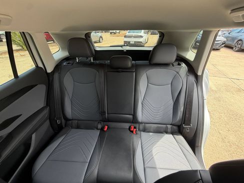 Used 2026 Volkswagen Tiguan SE AWD/4WD image 39