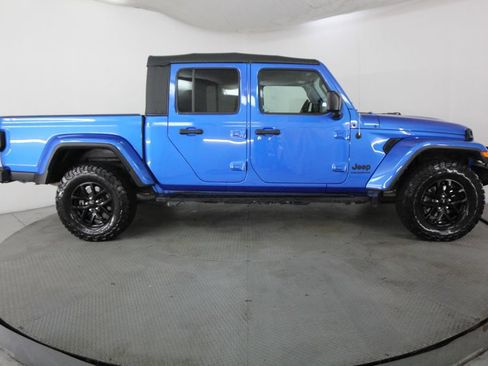 Used 2023 Jeep Gladiator Sport AWD/4WD image 5
