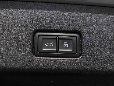 Used 2024 Audi Q4 e-tron Premium Plus w/ Premium Plus image 38