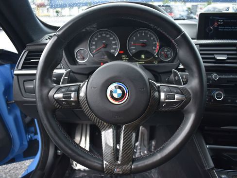 Used 2015 BMW M4 Convertible image 2