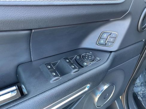 Used 2022 Ford Expedition Max XLT image 6