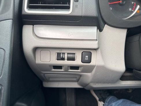 Used 2018 Subaru Forester 2.5i Premium w/ All-Weather Package image 24