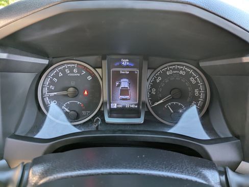 Used 2023 Toyota Tacoma TRD Sport image 10