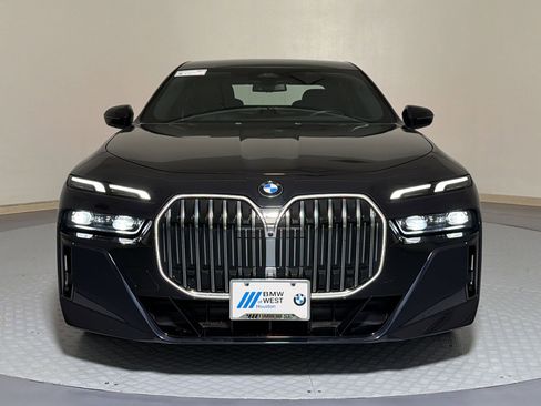 Used 2025 BMW 740i xDrive AWD/4WD image 6