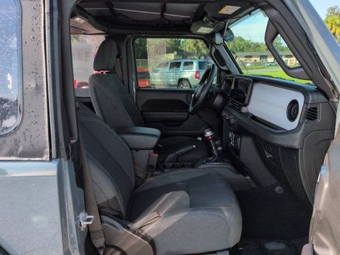 Used 2025 Jeep Wrangler Sport AWD/4WD image 12
