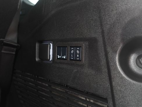 Used 2025 GMC Yukon Denali AWD/4WD image 21