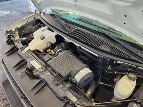 Used 2005 Chevrolet Express 2500 Extended RWD image 10