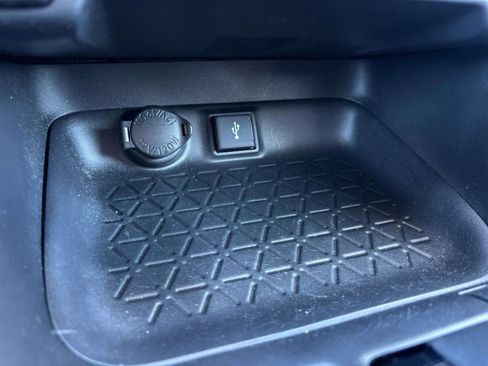 Used 2022 Toyota RAV4 XLE image 21