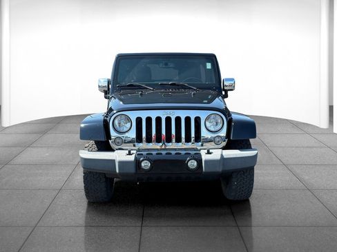 Used 2016 Jeep Wrangler Unlimited Sahara w/ Connectivity Group AWD/4WD image 2
