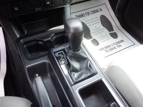 Used 2022 Toyota Tacoma SR image 15