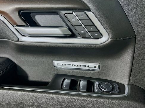 Used 2025 GMC Sierra 1500 Denali image 17