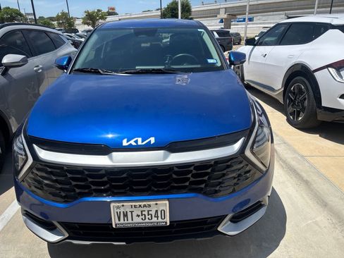 Used 2025 Kia Sportage EX FWD image 2