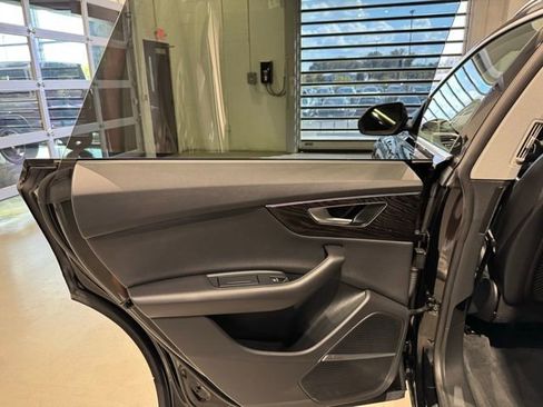 Used 2022 Audi Q8 Premium Plus image 35