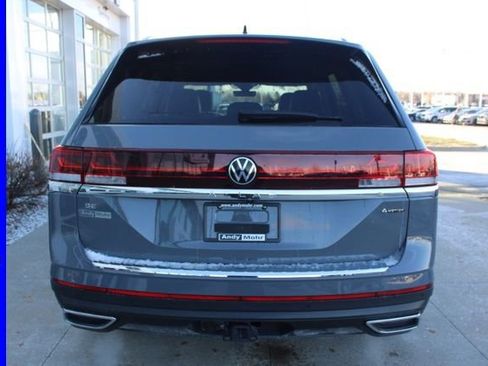 Used 2025 Volkswagen Atlas SE image 7