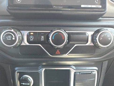 Used 2019 Jeep Wrangler Sport AWD/4WD image 38