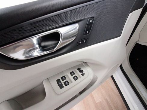 Certified 2025 Volvo XC60 B5 Core w/ Protection Package Premier image 10