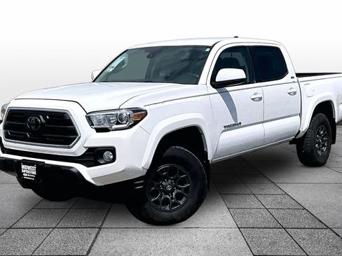 Used 2018 Toyota Tacoma SR5 AWD/4WD image 1