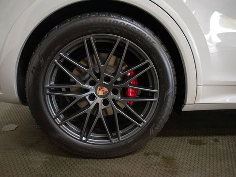 New 2026 Porsche Cayenne GTS image 16