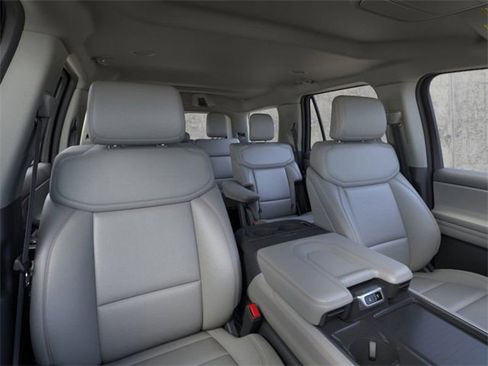 New 2026 Ford Expedition Active image 10