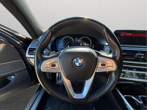 Used 2019 BMW 740i w/ M Sport Package image 26