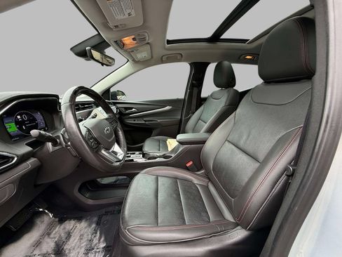 Used 2023 Chevrolet Bolt EUV Premier w/ Sun & Sound Package FWD image 2