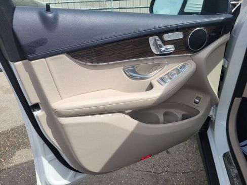 Used 2020 Mercedes-Benz GLC 300 image 13