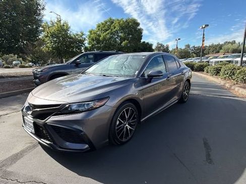 Used 2023 Toyota Camry SE w/ Cold Weather Package AWD/4WD image 1