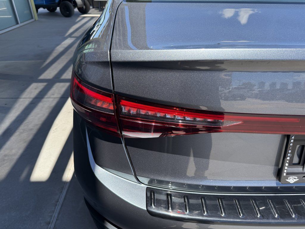 Used 2025 Volkswagen Jetta SE w/ Sunroof Package FWD image 14