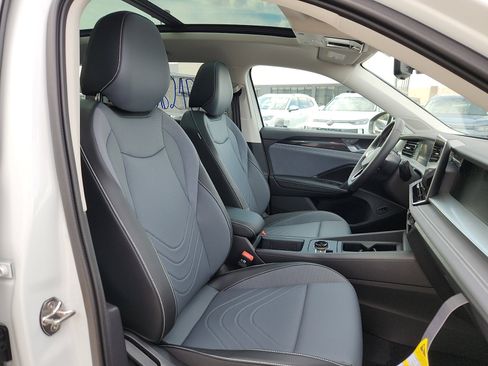 New 2026 Volkswagen Tiguan SE image 15