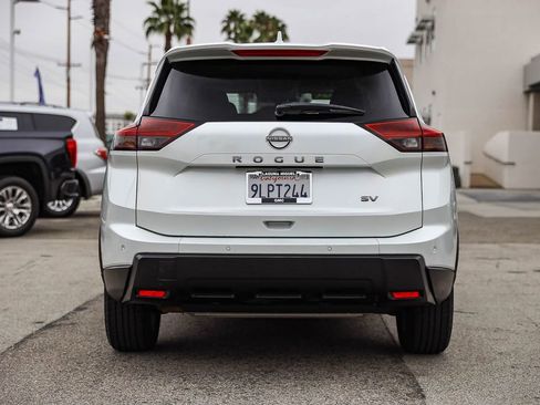 Used 2024 Nissan Rogue SV FWD image 5