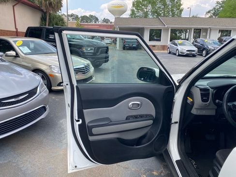 Used 2016 Kia Soul w/ Convenience Package FWD image 31