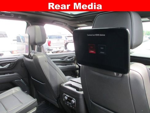 Used 2022 GMC Yukon Denali w/ Denali Ultimate Package AWD/4WD image 17