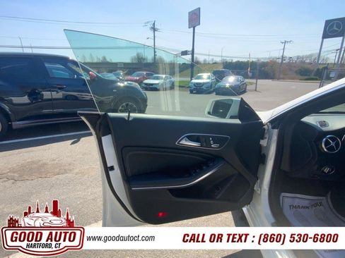 Used 2018 Mercedes-Benz CLA 250 4MATIC image 9