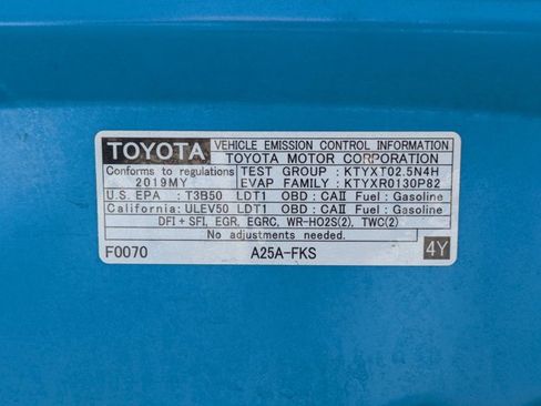 Used 2019 Toyota RAV4 XLE w/ Convenience Package FWD image 23