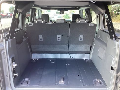 New 2025 Ford Bronco Badlands image 11