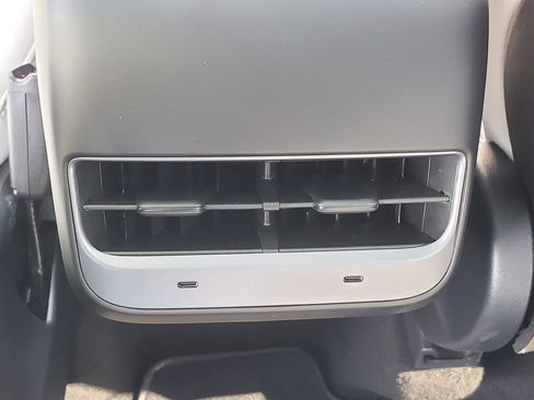 Used 2024 Tesla Model Y Long Range image 12