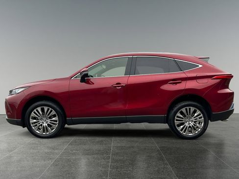 Used 2021 Toyota Venza XLE w/ Softex Package image 4