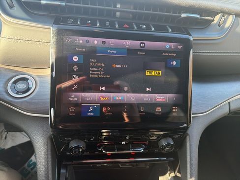 Used 2023 Jeep Grand Cherokee Limited w/ Black Appearance Package image 19