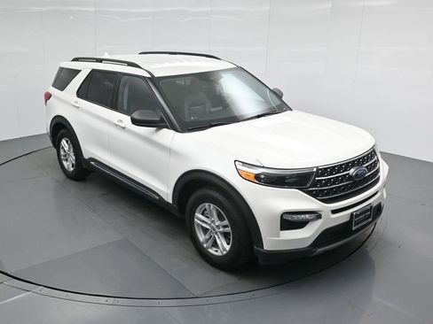 Certified 2021 Ford Explorer XLT image 40