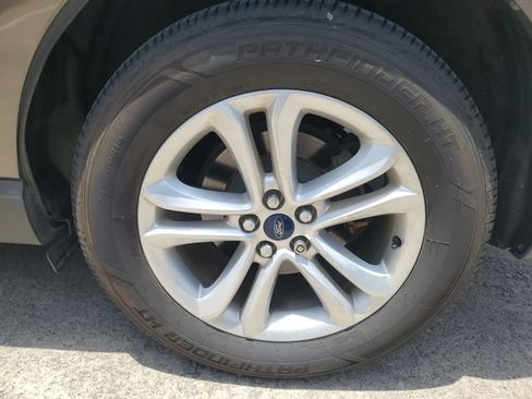 Used 2019 Ford Edge SEL w/ Equipment Group 201A FWD image 12